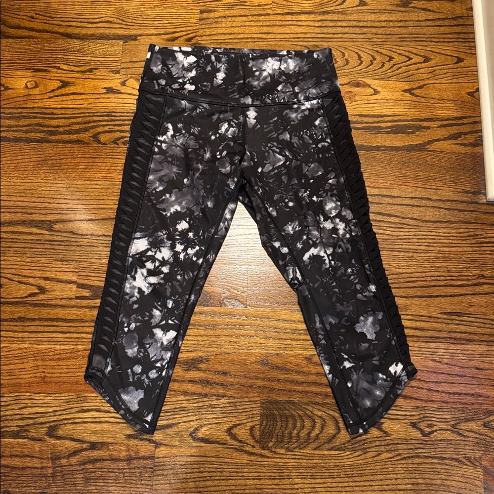Lululemon Black, white & Gray Leggings